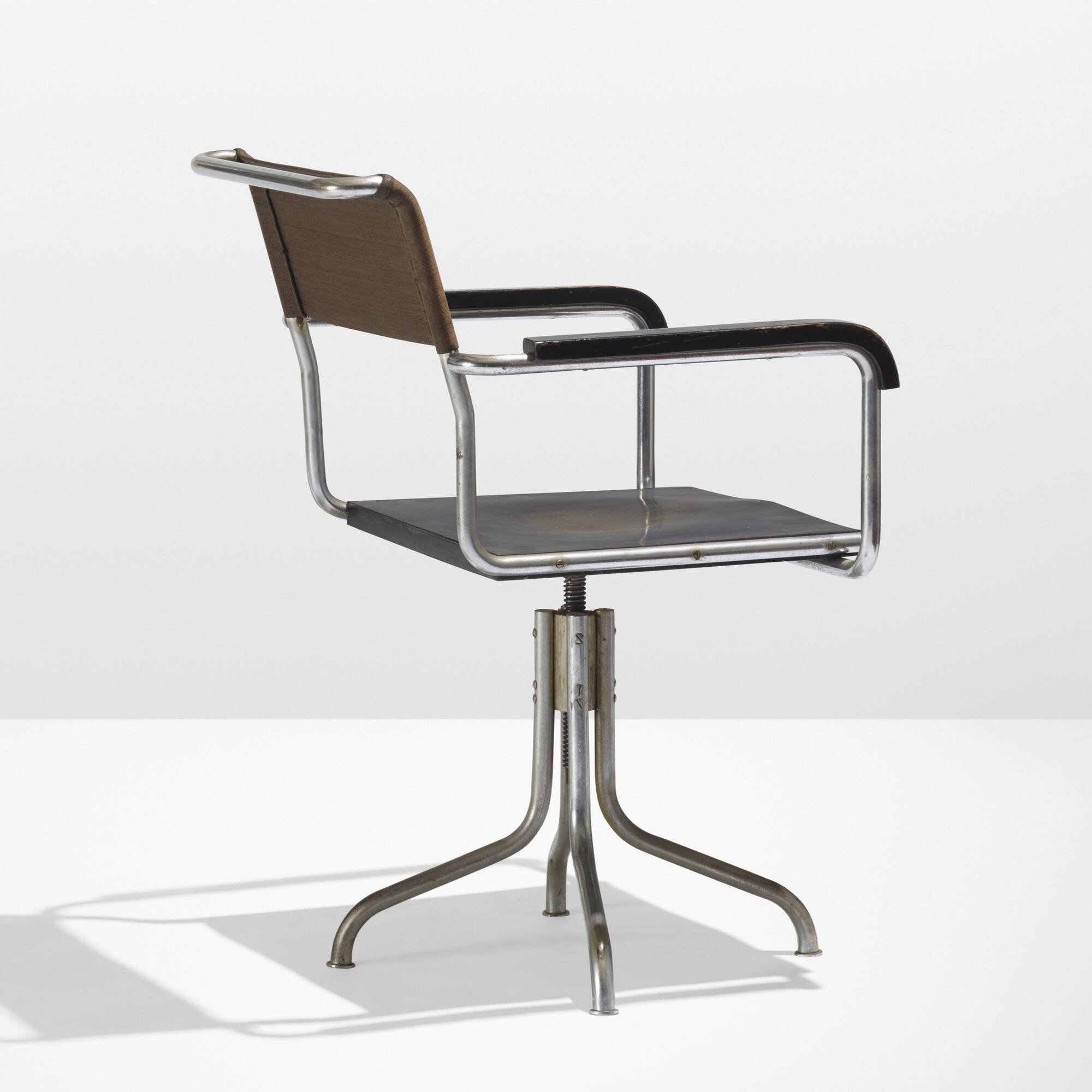 https://www.wright20.com/items/index/2000/131_1_international_style_the_boyd_collection_november_2019_marcel_breuer_adjustable_armchair_model_b7a__wright_auction.jpg?t=1692625986