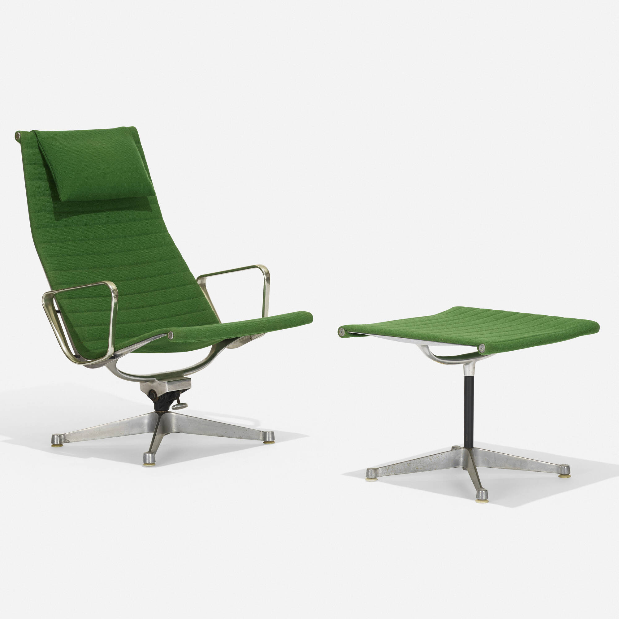 229: CHARLES AND RAY EAMES, Aluminum Group lounge chair and