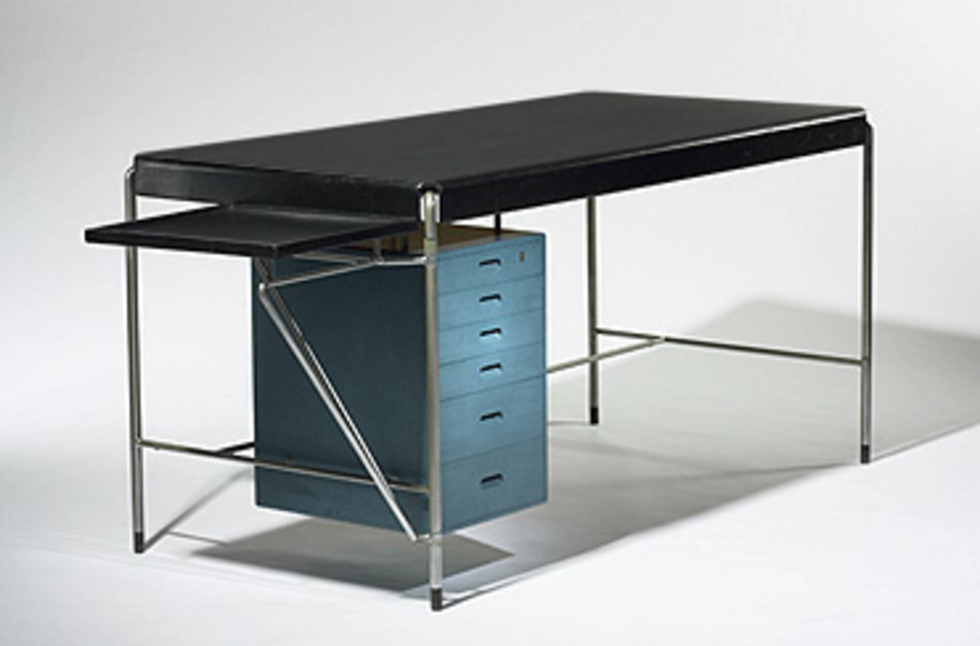 478 ARNE JACOBSEN desk Modern Design 7 October 2007